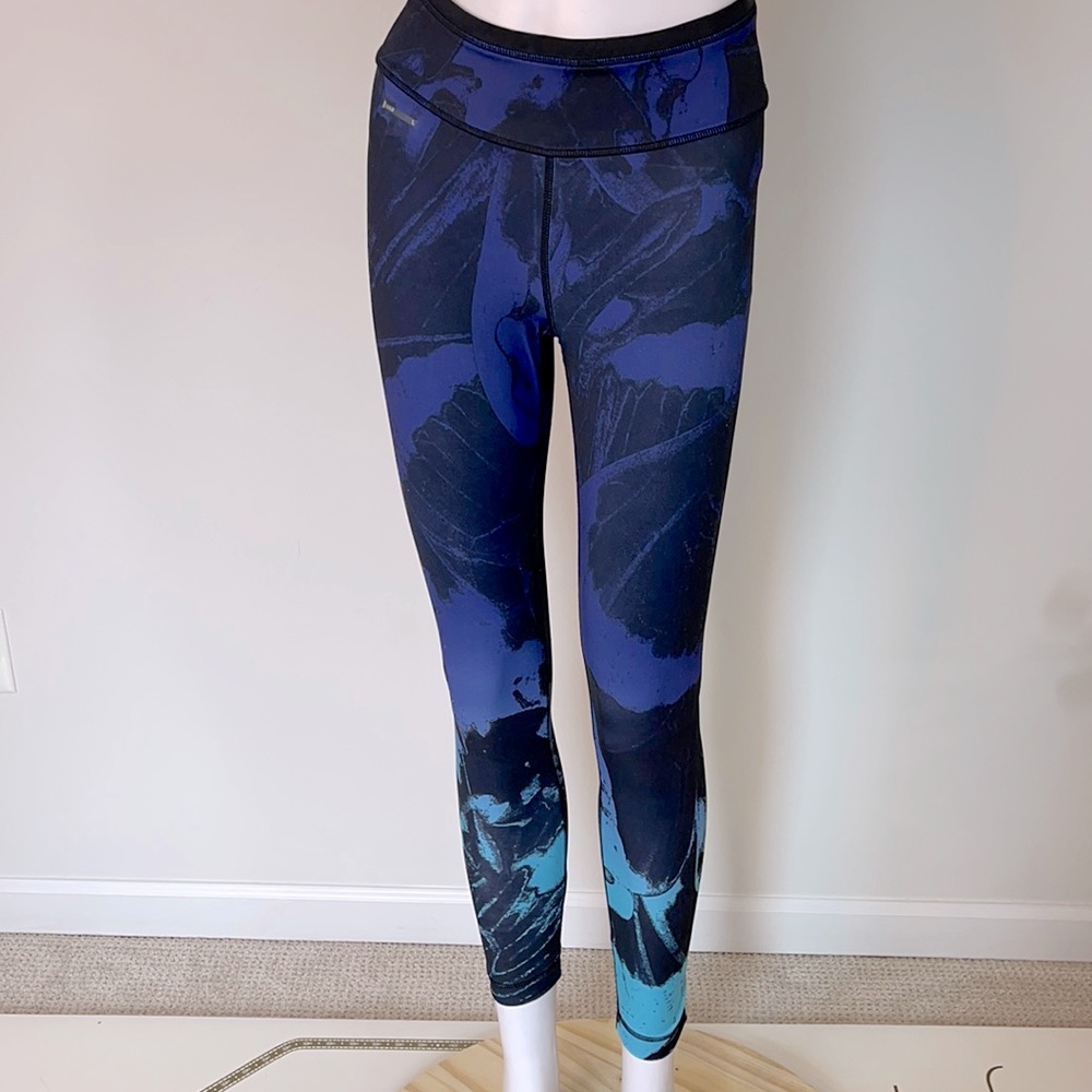 Lolë Leggings. Soft and silky. Size Small. Sustainable brand.